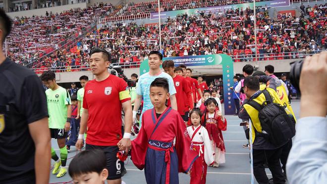 图集：独树一帜，陕西联合主场牵手球童身穿汉服出场