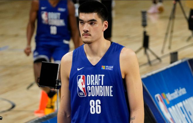 周志豪37+10预定乐透秀？康大夺冠班底太强：首发五虎有望全进NBA